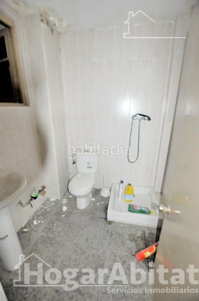 Foto c5af5614-a345-429c-bc40-e8b287d0f109. Local comercial a Nou Moles Valencia