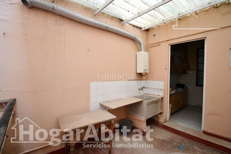 Foto b3bc30f4-5169-49ad-a345-38b8e24ea689. Casa amb aparcament a Centro Burriana