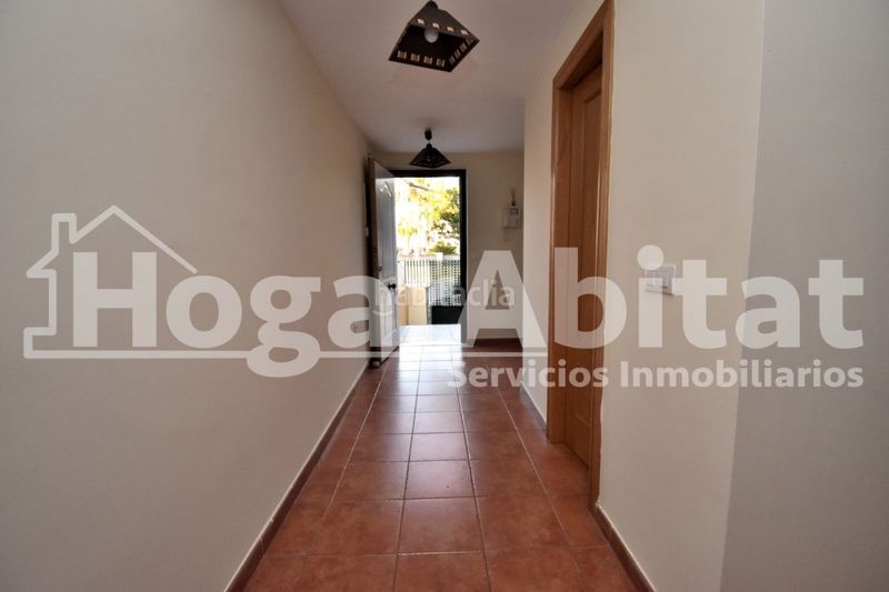 Foto 5fb357c0-82bc-4a00-b4a1-3f5a990531ae. Casa adossada amb aparcament piscina a Playa Burriana