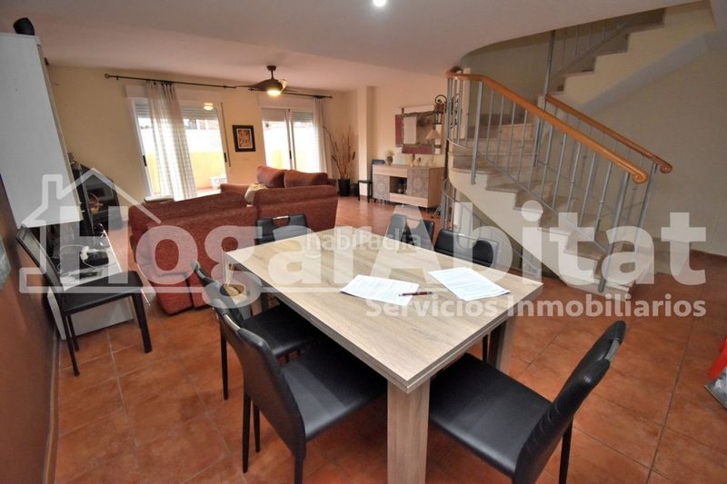 Foto b228fde0-502a-4112-b9fd-a17cd178373b. Casa adossada amb aparcament piscina a Playa Burriana