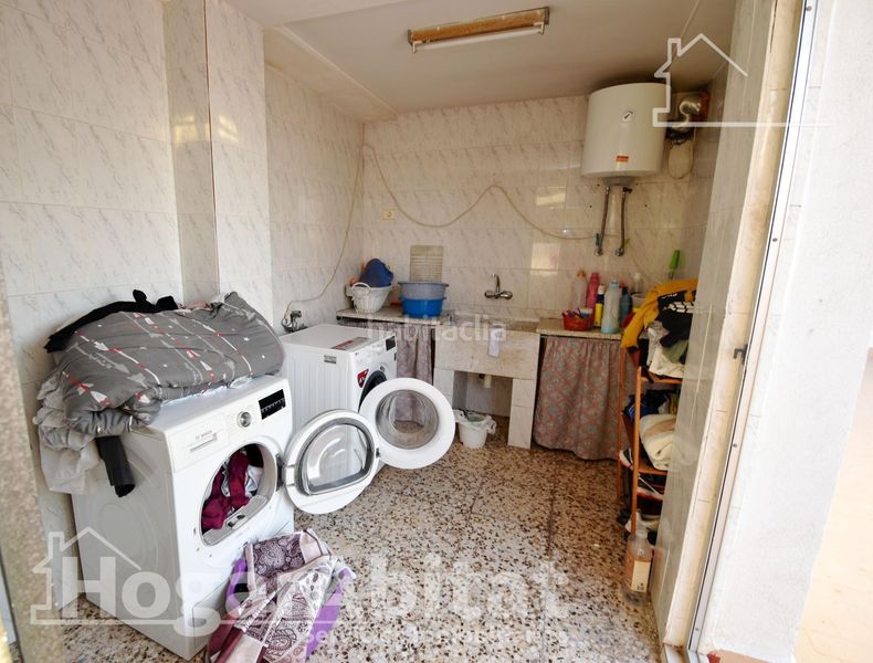 Foto 2566aa68-d0d4-450b-8a8d-6cc0b86f3d16. Edificio in Llombai Burriana