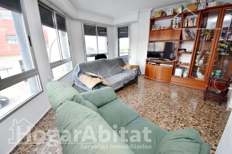 Foto 28fe20a9-6979-4ee4-8c5b-48bc789a36f0. Edificio in Llombai Burriana