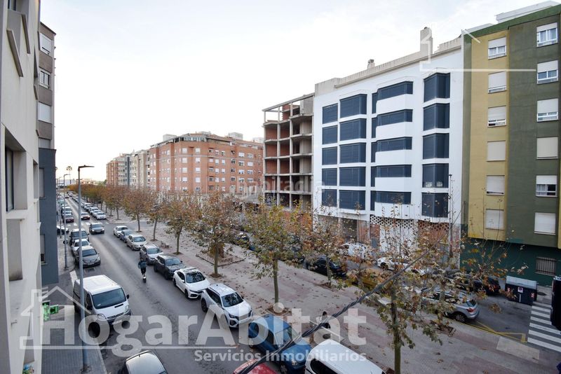 Foto b78c626e-7cdc-4d6a-a80f-b6ba28716b52. Edificio in Llombai Burriana