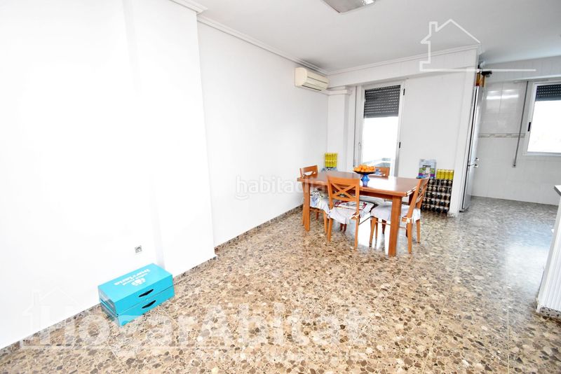 Foto baee89a6-3210-460a-8ff9-7e0cb690c7e4. Edificio in Llombai Burriana