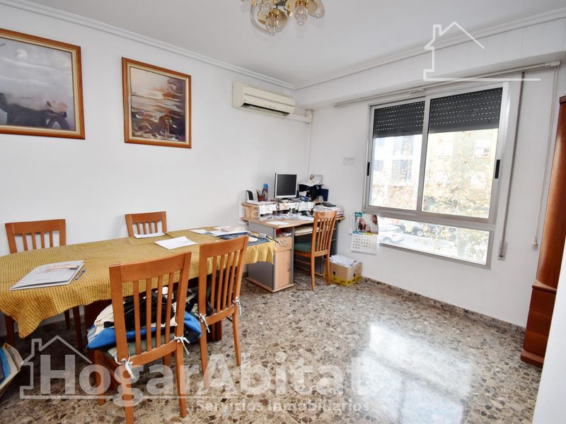 Foto d8f9e9bf-a4df-44c4-85d5-b958dec1e653. Edificio in Llombai Burriana