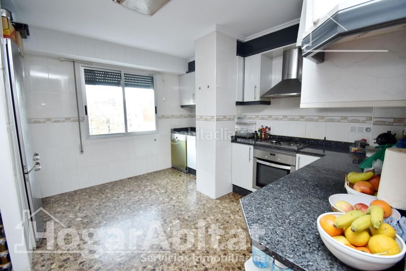 Foto e72b236d-ca04-4fb6-9360-989ce8b9de27. Edificio in Llombai Burriana