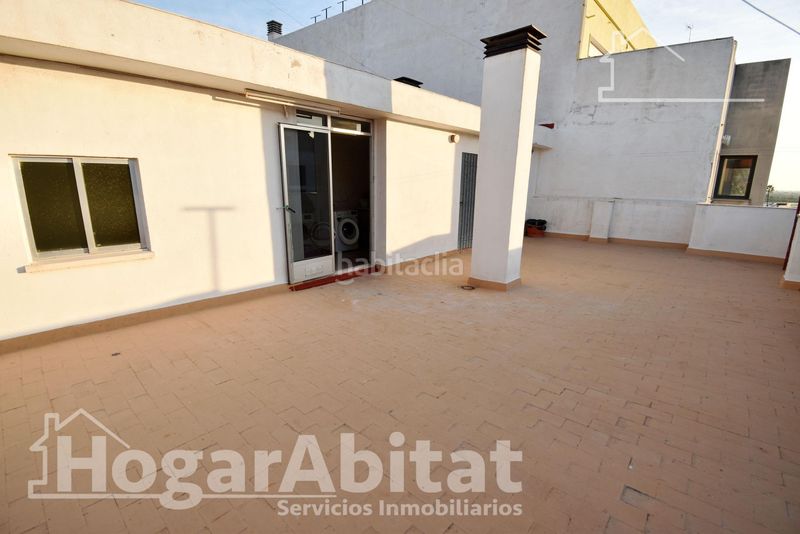 Foto fb2d9e51-6ccb-4104-9b46-6079f73b575b. Edificio in Llombai Burriana