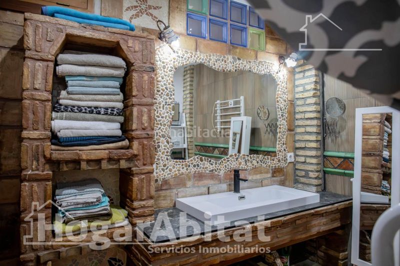 Foto bac2d647-3b3e-4b38-a6d1-5b9580809f3a. Casa amb calefacció a El Mercado Manises
