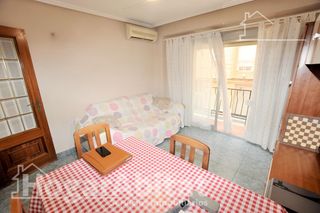 Etagenwohnung  Calle santa creu. Exterior, acogedor y muy luminoso con balcón y terraza