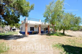Chalet  Avenida ríos. Gran chalet con terraza, piscina y garaje