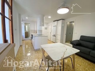 Appartement  Calle calderón barca. Todo amueblado! bonito y reformado con ascensor y dos balones, e