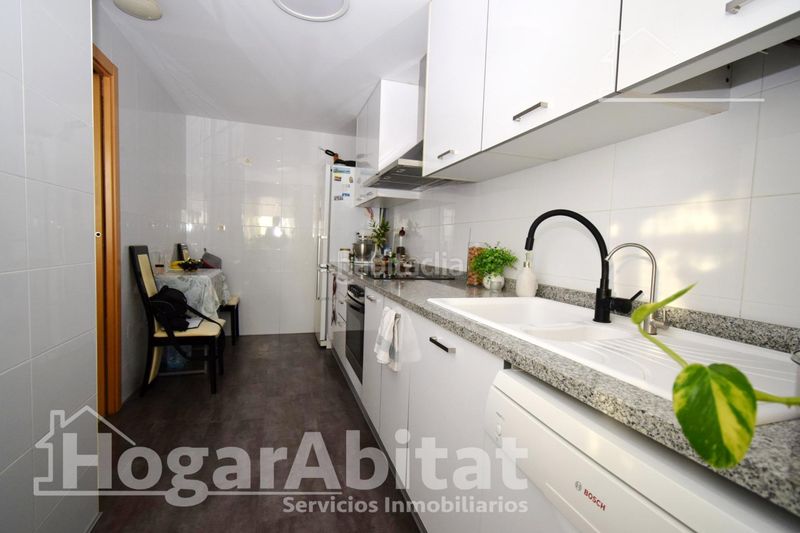 Foto 7a9ebd14-e1aa-4a40-b59d-7d0f66b8b96b. Pis amb calefacció aparcament a Alfafar