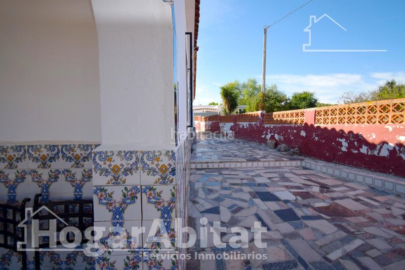 Foto 271e9ac1-d89b-4a15-aaa1-01eac6be6e26. Chalet  rústico con piscina, garaje y terraza en Vilamarxant