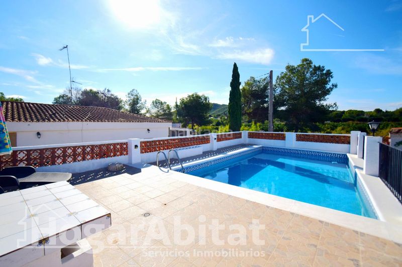 Foto 5166192b-8fce-4aa3-9b92-be42a97af71e. Chalet  rústico con piscina, garaje y terraza en Vilamarxant