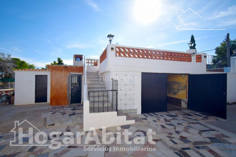 Foto 90763f6e-93b4-4cf5-a5f2-166c205b8dfa. Chalet  rústico con piscina, garaje y terraza en Vilamarxant