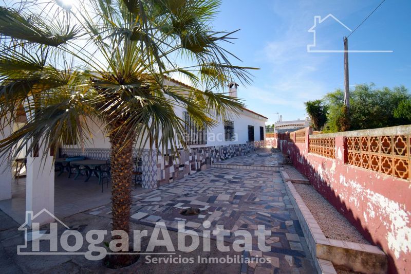 Foto a492eaa2-7722-4c6c-8e99-5b0cb95986b3. Chalet  rústico con piscina, garaje y terraza en Vilamarxant