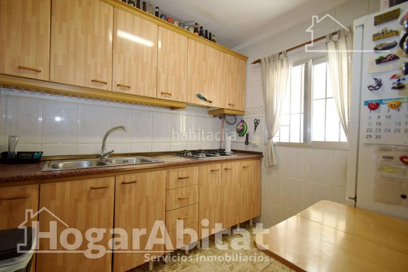 Foto a9c8bb1c-36f3-4eb6-a668-0398b6a79158. Chalet  rústico con piscina, garaje y terraza en Vilamarxant