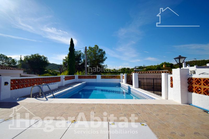 Foto ce2bdb74-5d5f-4bac-9273-ac8776018185. Chalet  rústico con piscina, garaje y terraza en Vilamarxant