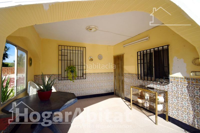 Foto e9c1db66-02d7-4bdd-a88c-1da6590443d5. Chalet  rústico con piscina, garaje y terraza en Vilamarxant