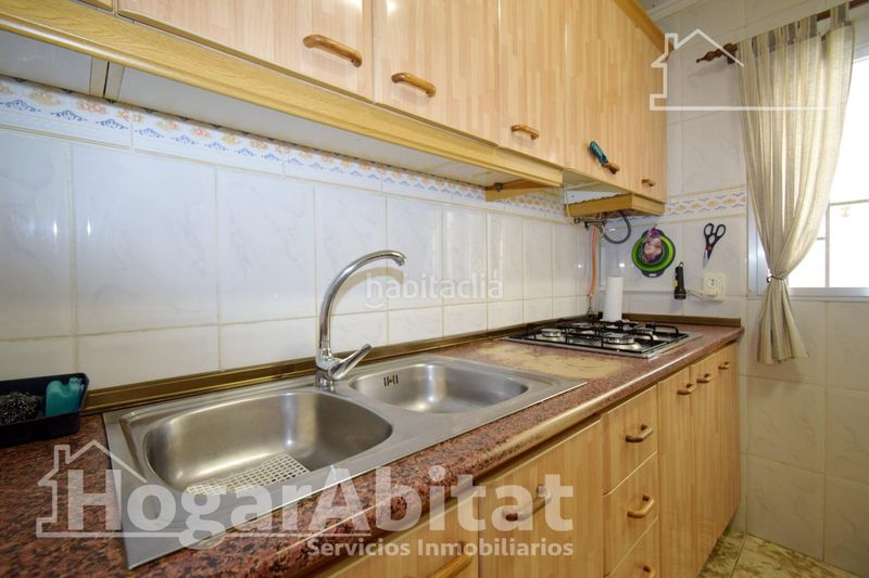Foto f34f520f-e29f-4f74-a796-f63305d780bb. Chalet  rústico con piscina, garaje y terraza en Vilamarxant