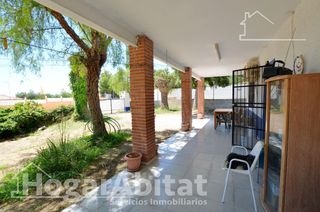 Chalet  Avenida ríos. Gran chalet con terraza y garaje