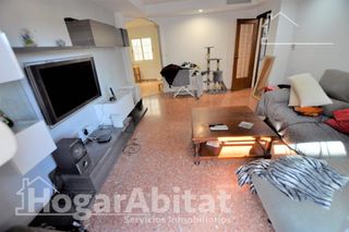 Appartement  Calle  carretera de ribarroja. Muy amplio con balcón y ascensor cerca del metro