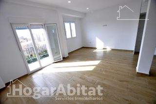 Flat  Avenida cid. Reformado a estrenar con balcón y mucha luz natural te encantará