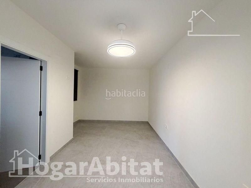 Foto b2d0cb8a-712a-4790-8376-44716a8be33e. Pis a Centro puerto Sagunt