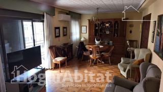 Pis  Calle del obispo jaime pérez. Exterior y amplio con balcón y ascensor junto a ruzafa