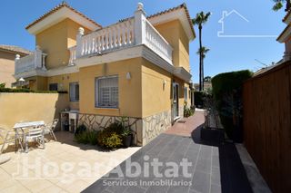 Casa adossada  Avenida gaudí. Precioso adosado con piscina, aparcamiento y terraza junto al ma