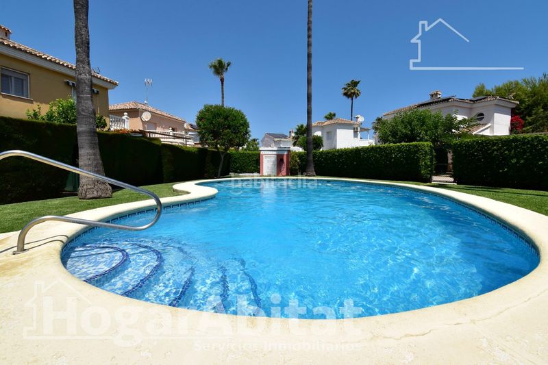 Foto eff7283b-d22c-42b9-b60e-80f8d98fd6e9. Casa adossada amb calefacció aparcament piscina a Oliva