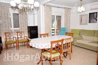 Etagenwohnung  Calle hernan cortes. Amplio, luminoso y exterior con balcón, cerca del centro