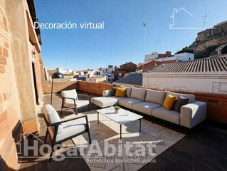 Casa  Calle porta ferrisa. Casa con terraza para crear tu hogar de ensueño junto a la estac