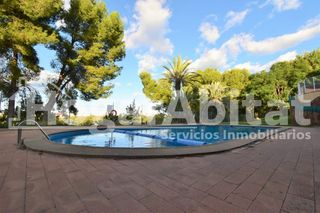 Casa adossada  Calle paleta. Precioso adosado en urbanización con piscina, garaje y terraza
