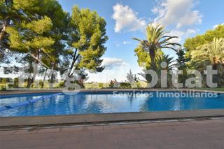 Casa adossada  Calle paleta. Precioso adosado en urbanización con piscina, garaje y terraza