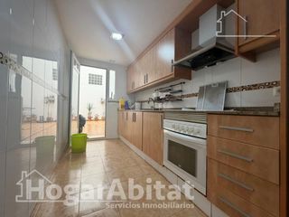 Appartamento  Calle aldaya. Semireformado con patio y ascensor