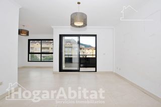 Piso  Avenida juan chabas. Amplio y exterior con garaje y terraza sobre la av juan chabas