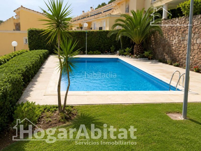 Foto 633288b9-eef2-4de2-8f1e-592489db2a48. Casa aparellada amb calefacció aparcament piscina a Chiva