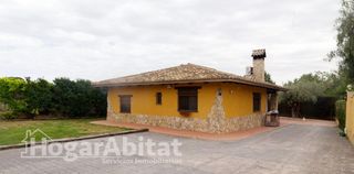 Chalet  Poligono 23. Chalet con casita de invitados, piscina, barbacoa y zona de apar