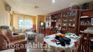 Flat  Avenida república argentina. Amplio y exterior con balcón, garaje y ascensor en av. república