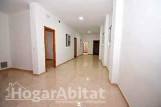 Casa  Calle albuixarres. Magnífica casa luminosa con dos balcones y gran terraza