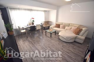 Etagenwohnung  Calle del pintor camarón. Reformado, esquinero y central con balcón y trastero