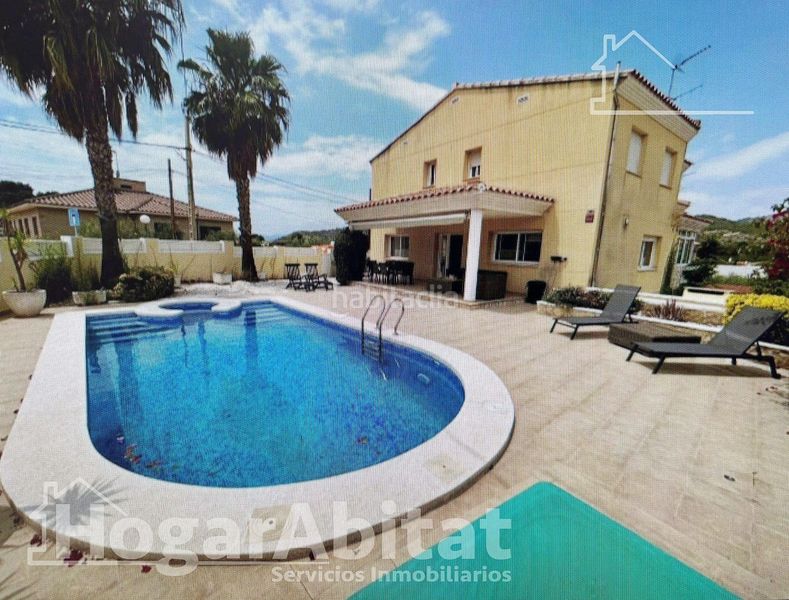 Foto a6209dd0-d9a2-414a-b1d1-93944b278681. Xalet amb calefacció aparcament piscina a Borriol