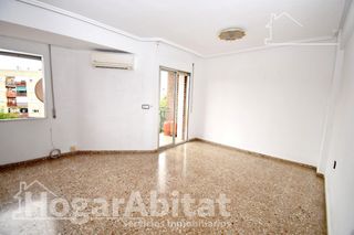 Appartement  Avenida de vicente blasco ibáñez. Amplio y luminoso con balcón y ascensor, cerca del centro