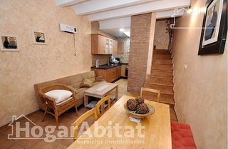 Casa  Calle virgen de agosto. En pleno centro! casa económica con tres balcones y terraza, tod