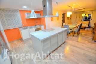 Appartement  Calle reyes catolicos. Reformado y amplio con garaje y balcón