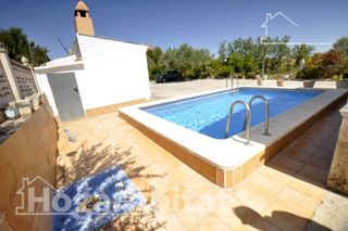 Xalet a Godelleta. Chalet rústico con piscina, trastero y garaje