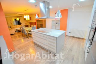 Appartement  Calle reyes catolicos. Reformado y amplio con garaje y balcón