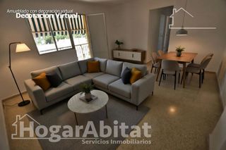 Etagenwohnung  Calle diputació. Exterior y amplio con 4 dormitorios y dos balcones