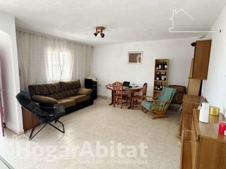 Xalet  Calle cuesta. Chalet en residencial con  garaje y terraza, todo amueblado